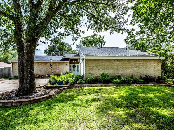 2115 Normal Park Dr, Huntsville, TX 77340