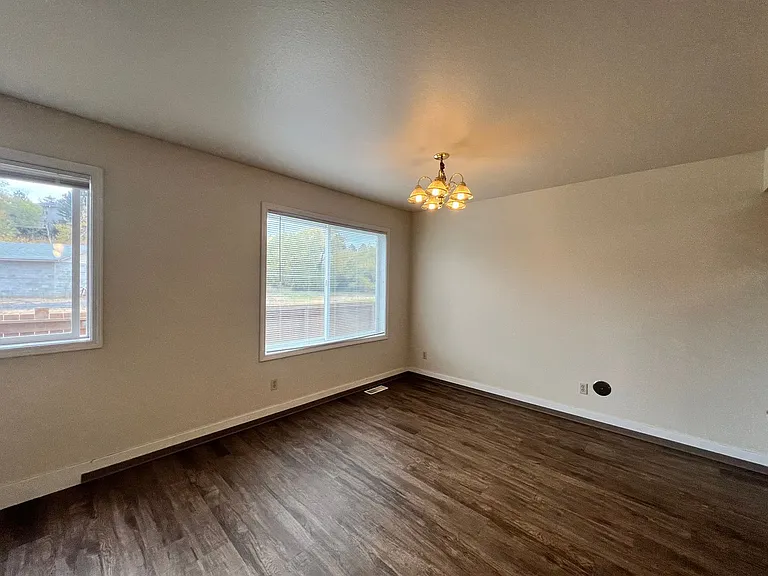1304 N Brooklane St — Photo 18