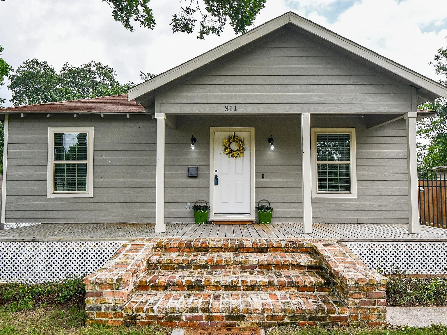 3 bed, 2.0 bath, 1232 sqft, $2,250 — Photo 1