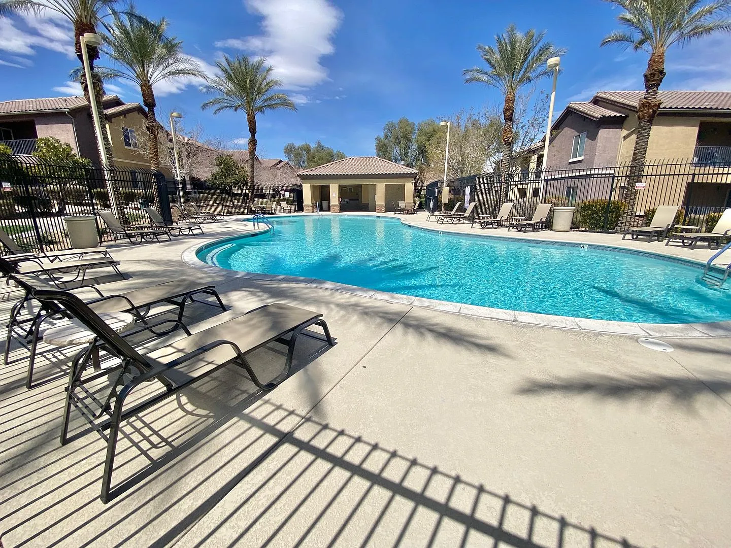 Welcome home to this stylish 2-bedroom, 2-bathroom townhouse tucked inside a wonderful gated comm... — Photo 3