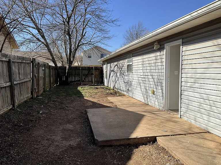 2213 E Post Oak Dr — Photo 17