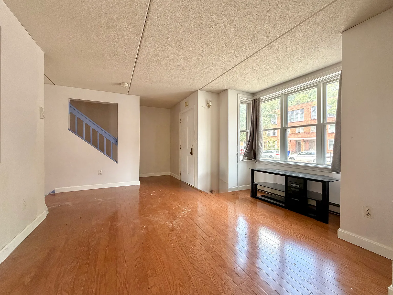 3 bed, 1607 sqft, $4,000 — Photo 3