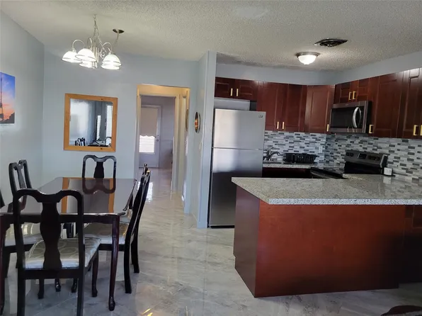 800 SW 11th Avenue #17, Hallandale Beach, FL 33009