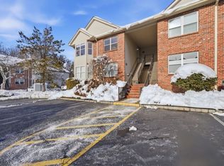 8 Jennifer Dr, East Hanover, NJ 07936