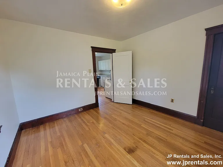 108 Bourne St — Photo 10