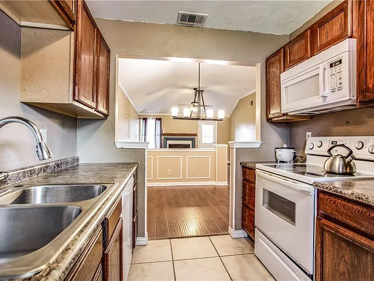 6817 Haltom Rd — Photo 20