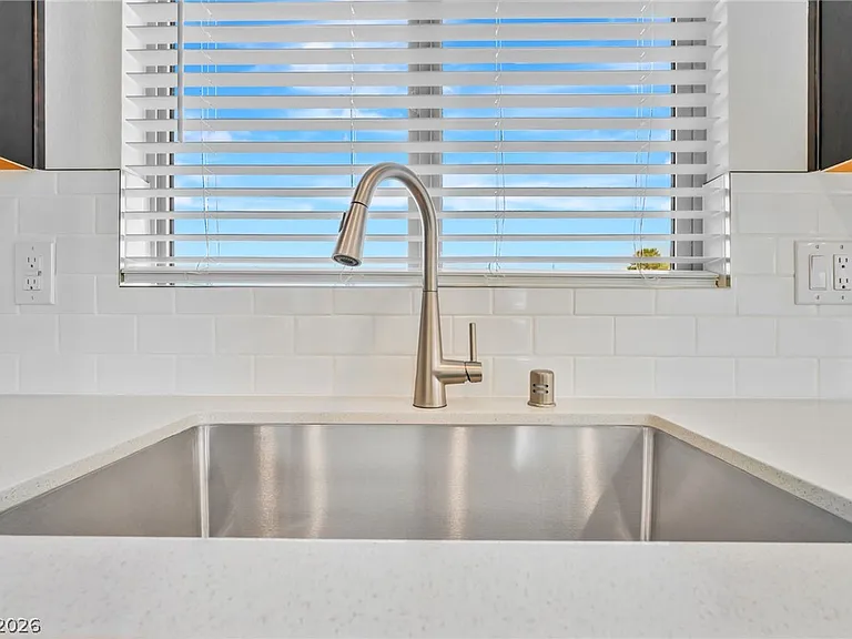 2204 Abraham Ave — Photo 16
