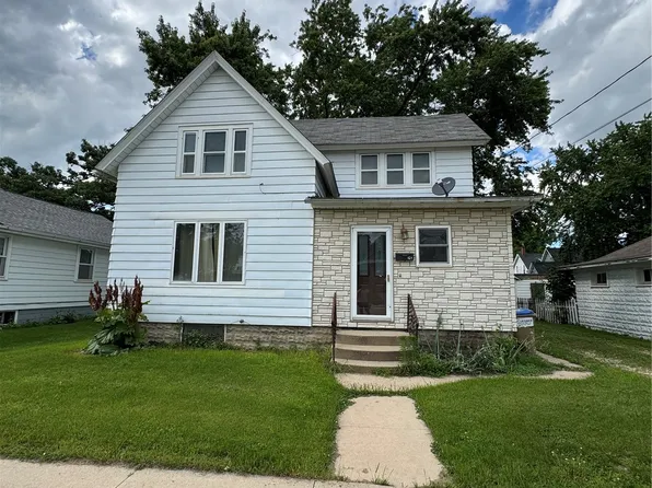 164 Liberty St, Manchester, IA 52057