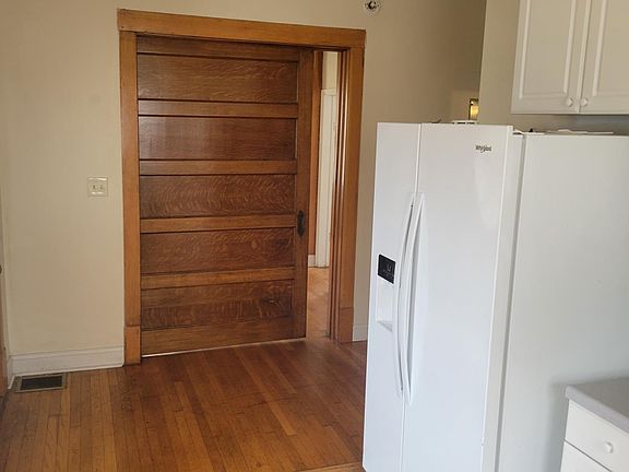 4th image of 210 W Unaka Ave