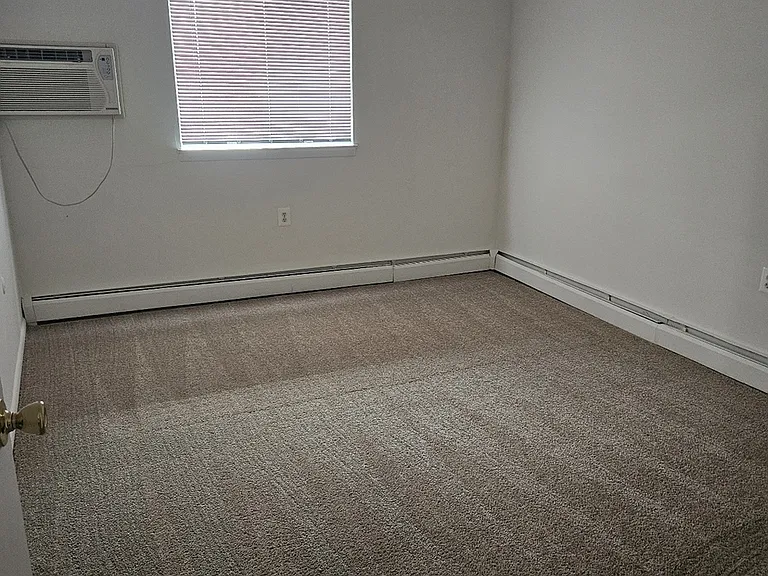Lake Club Apartments — Photo 39