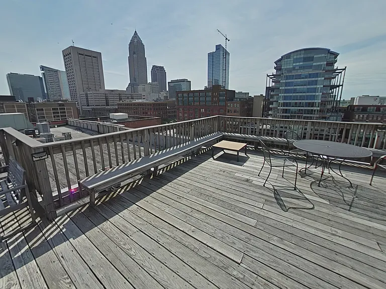 1133 W 9th Street — Photo 26