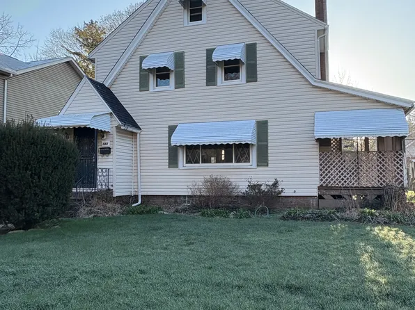 583 Sunset View Dr, Akron, OH 44320