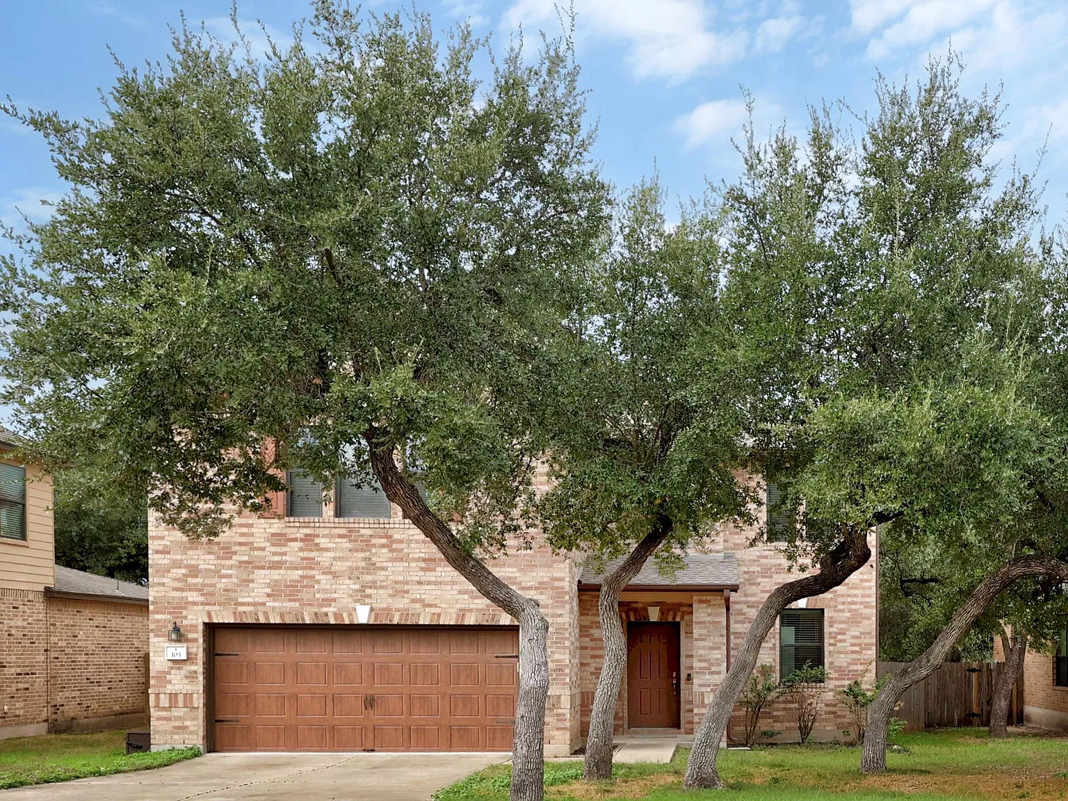 3 bed, 2.5 bath, 2379 sqft, $2,700 — Photo 2