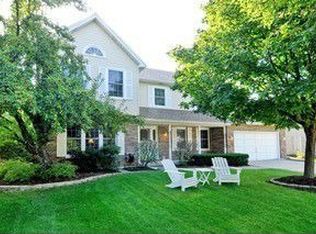 824 Thornapple Dr, Naperville, IL 60540