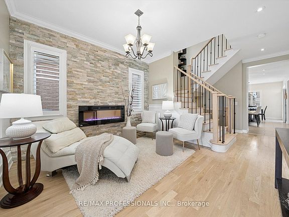 5th image of 28 Roma Dr