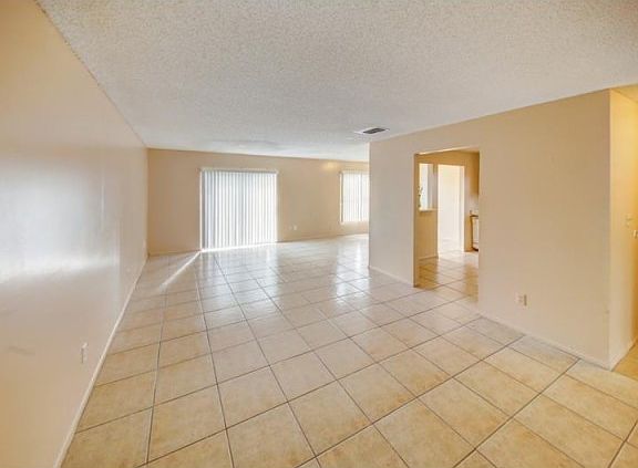3rd image of 3275 Tomahawk Dr
