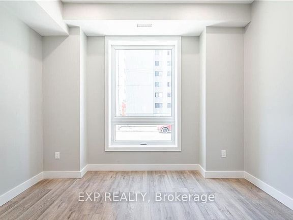 3rd image of 104 Wellington St N #2