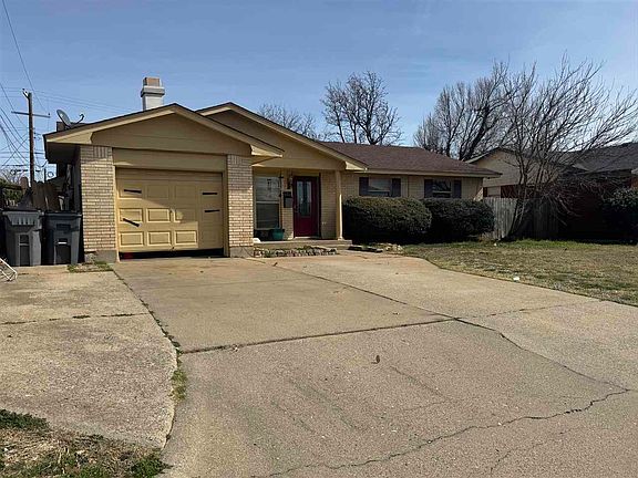 3rd image of 429 NW Woodland Dr