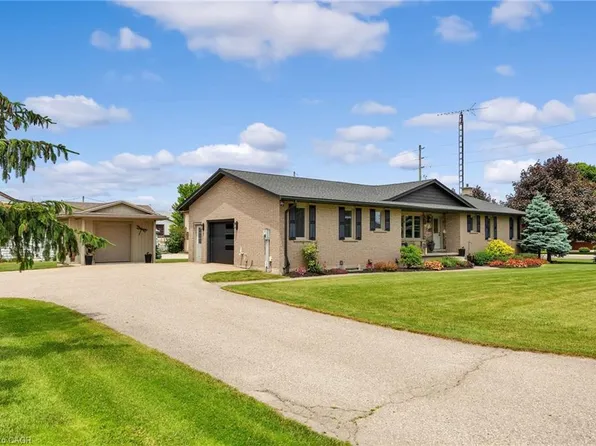 1 Shantz Pl, Wellesley, ON N0B 2S0