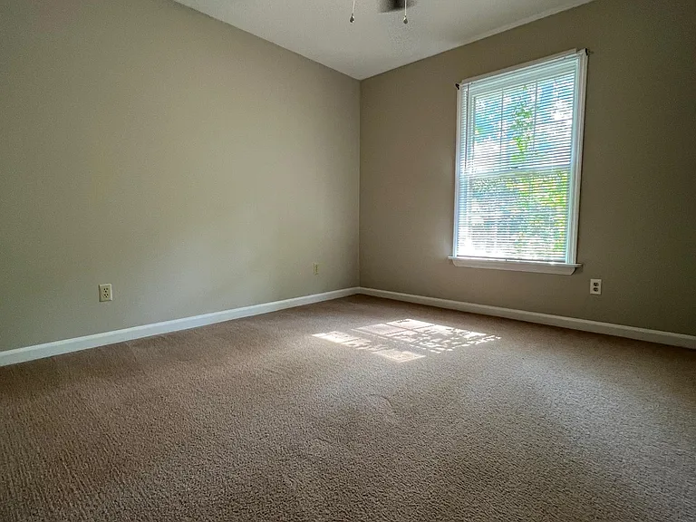 212 Henderson St — Photo 12