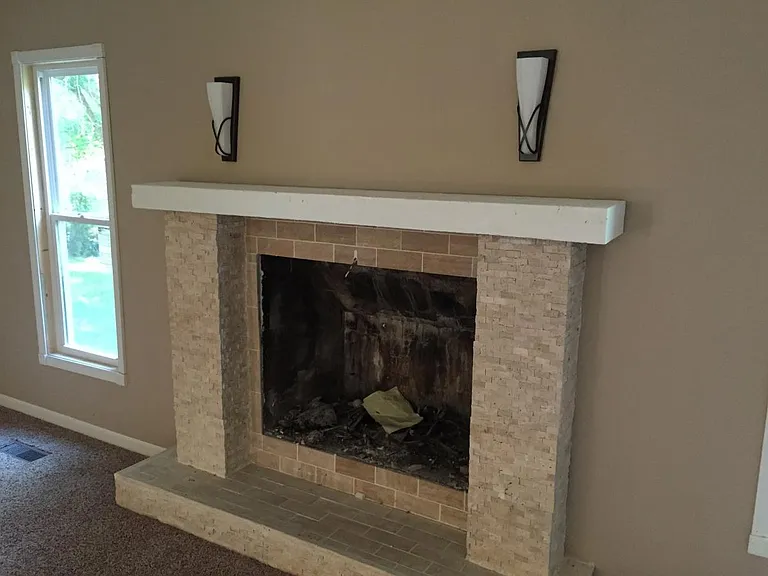 1289 Stratford Dr W — Photo 2