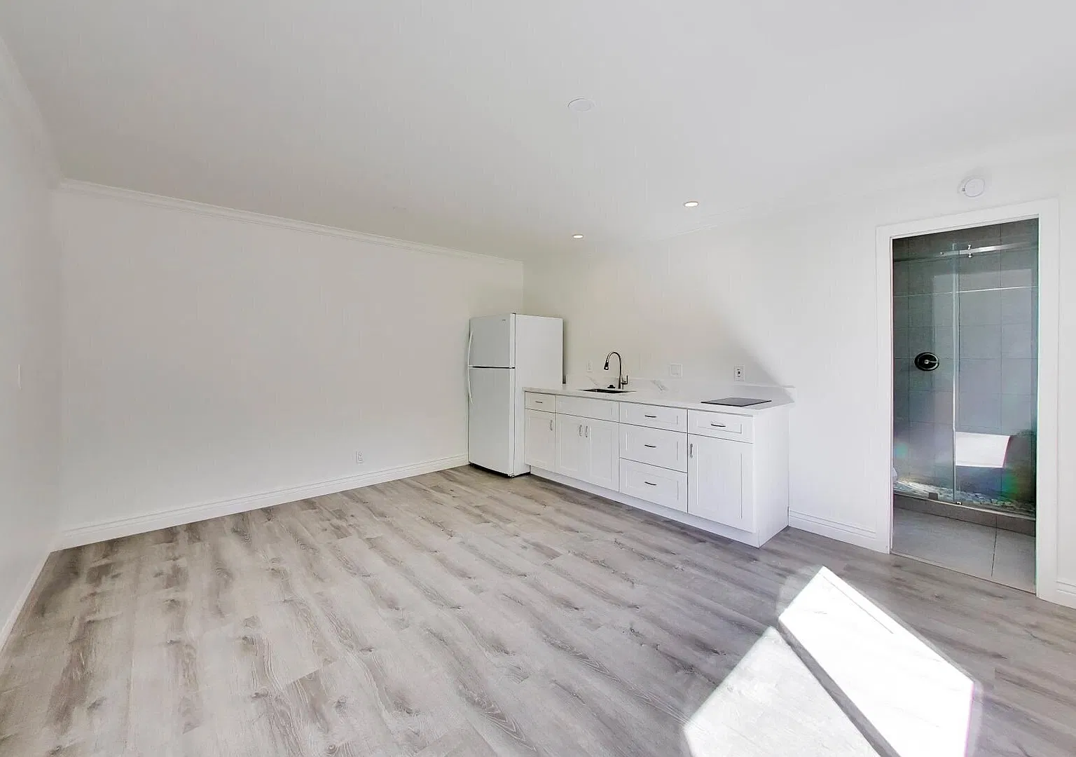Updated Studio in Downtown Palo Alto! — Photo 4