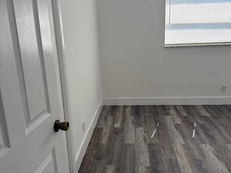 599 NW 40th Ct #A — Photo 10
