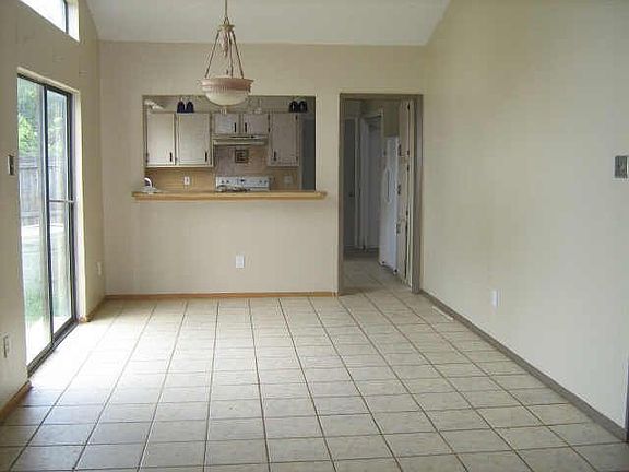 2nd image of 2401 Sendero Trl
