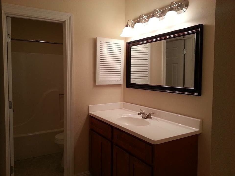 1st image of 207 Parkview Blvd
