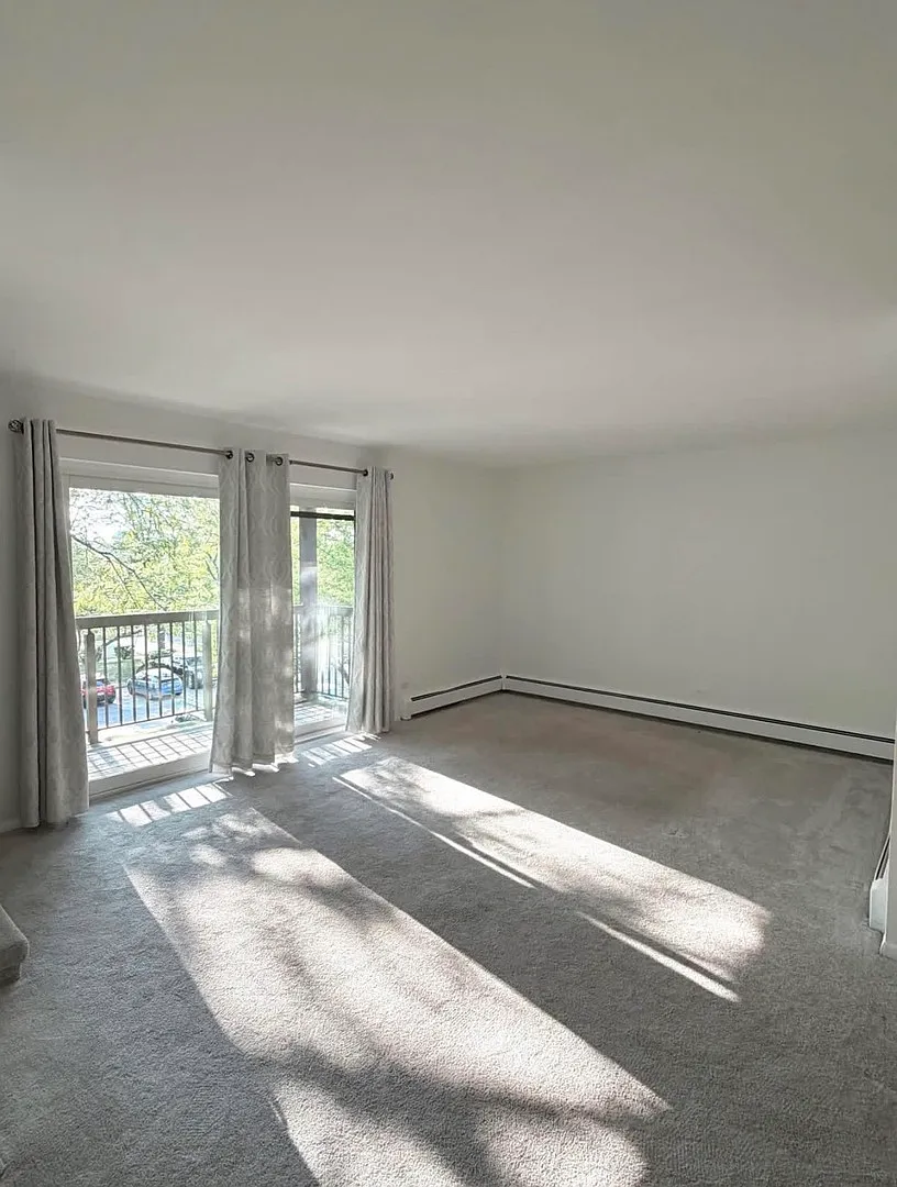 2 bed, 1000 sqft, $1,800 — Photo 4