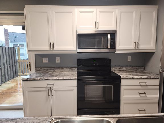 2nd image of 4995 Singleton Dr