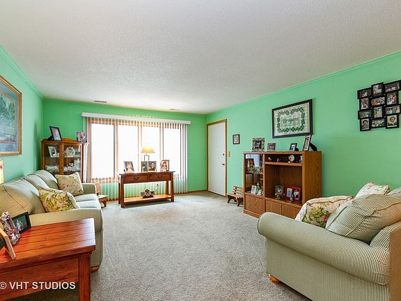 3rd image of 4 Saint Moritz Dr