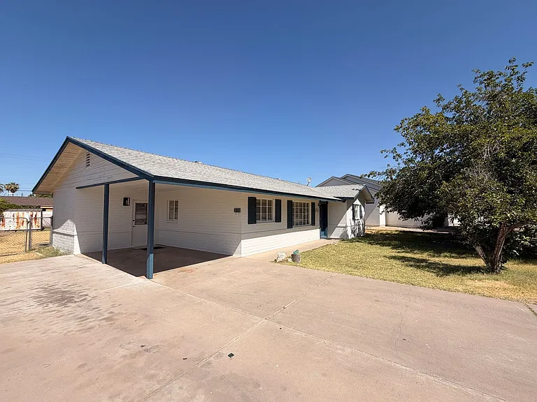 3416 N 43rd Pl — Photo 1