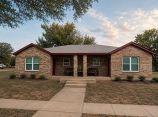 18833 5th St UNIT D, Madill, OK 73446