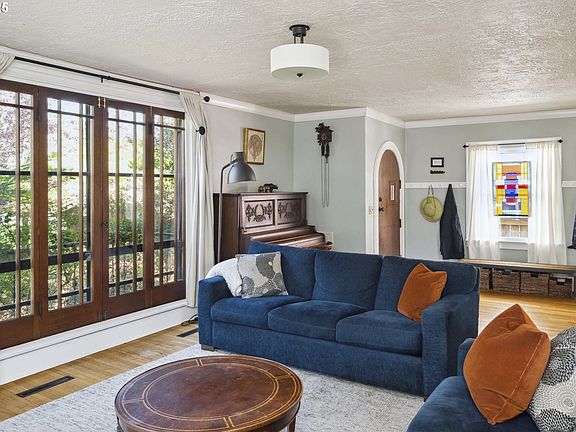 5th image of 3524 SE 65th Ave