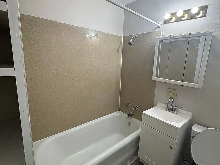 5424 Charlotte St — Photo 7