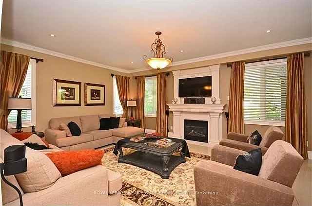 2271 Lyndhurst Dr — Photo 4