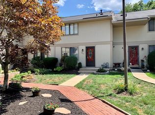 417 Lark Tree Cir, Bridgeville, PA 15017