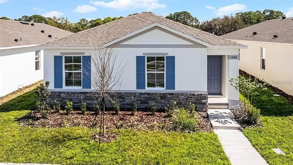 3 bed, 2.0 bath, 1593 sqft, $1,800 — Photo 1