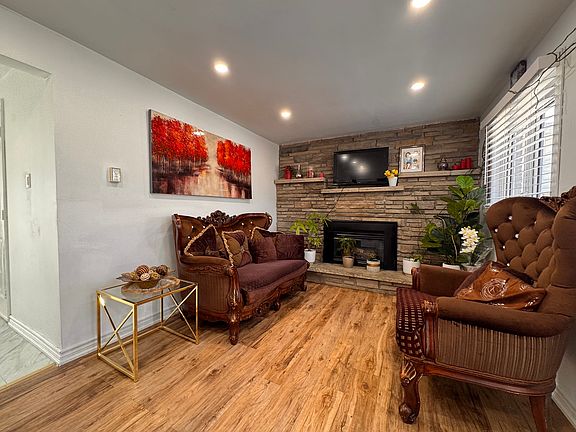 4th image of 1028 Valentine Dr