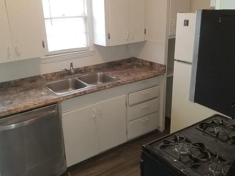 2733 Hilltop Dr — Photo 8