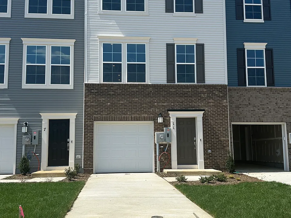 11 Winterplace Dr #11