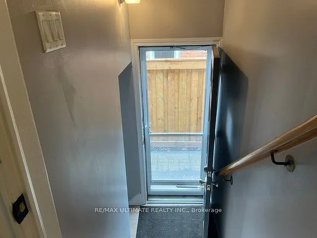 65 Exbury Rd #LOWER — Photo 3