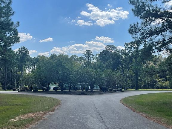 2nd image of 105 Creekwood Cir