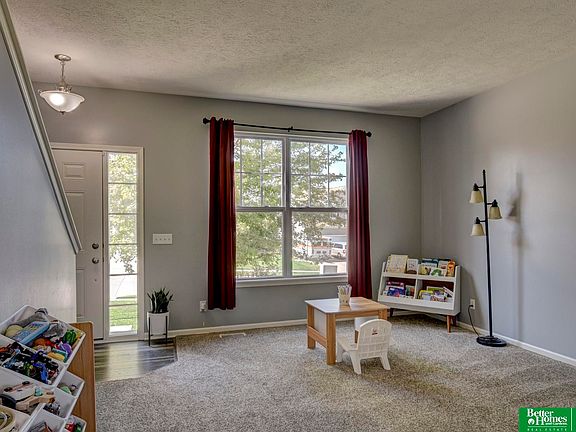 5th image of 2411 Lakewood Dr