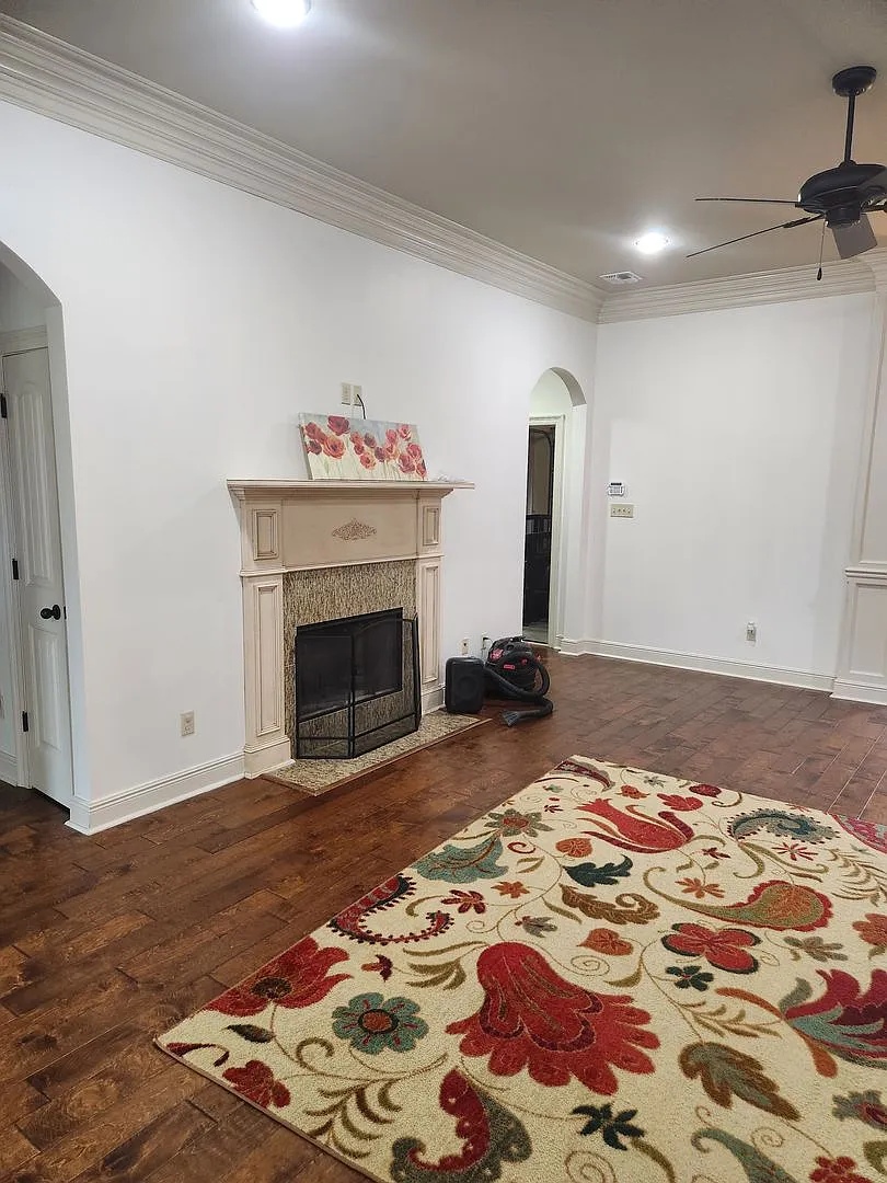 4 bedroom home for rent — Photo 2