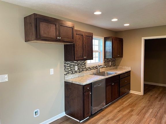 3rd image of 137 Pleasant Ln