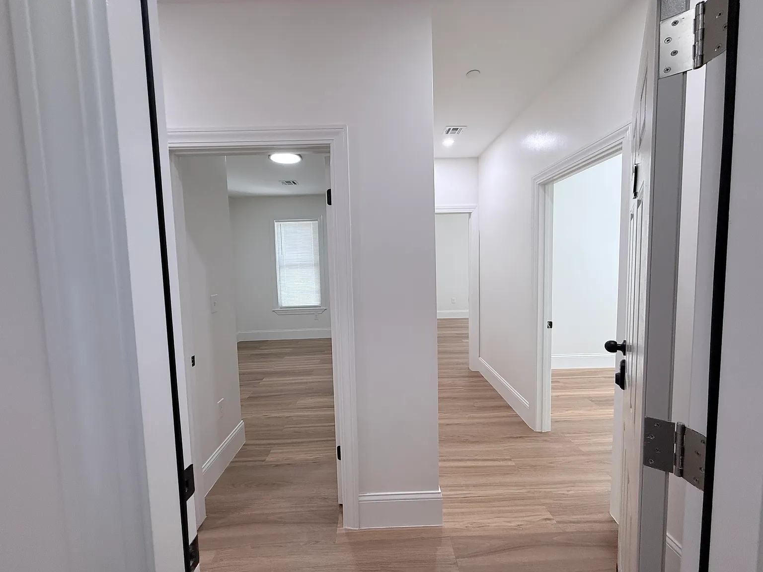 4 bed, 9999 sqft, $5,000 — Photo 1