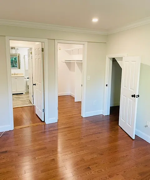 1465 E Putnam Ave — Photo 14