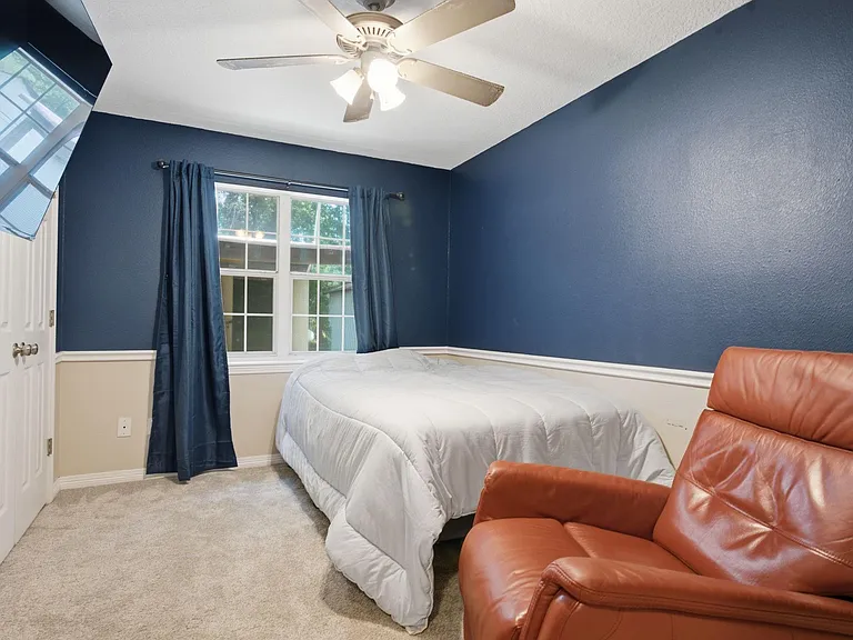 223 Pin Oak Ln — Photo 30